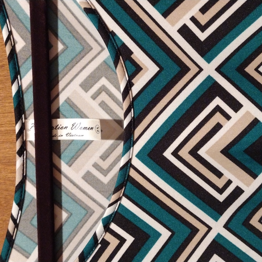 Geometric Top - Picture 3 of 4